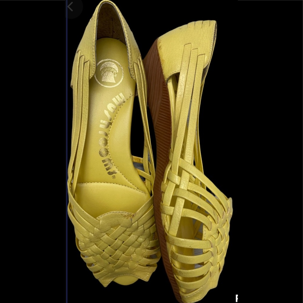 Mushrooms yellow closed heel sandals